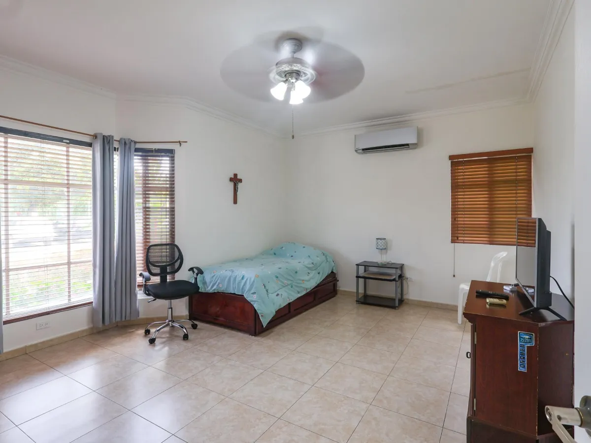 Venta de Casa Unifamiliar en Palmeras del Este, Costa del Este REMODELADA