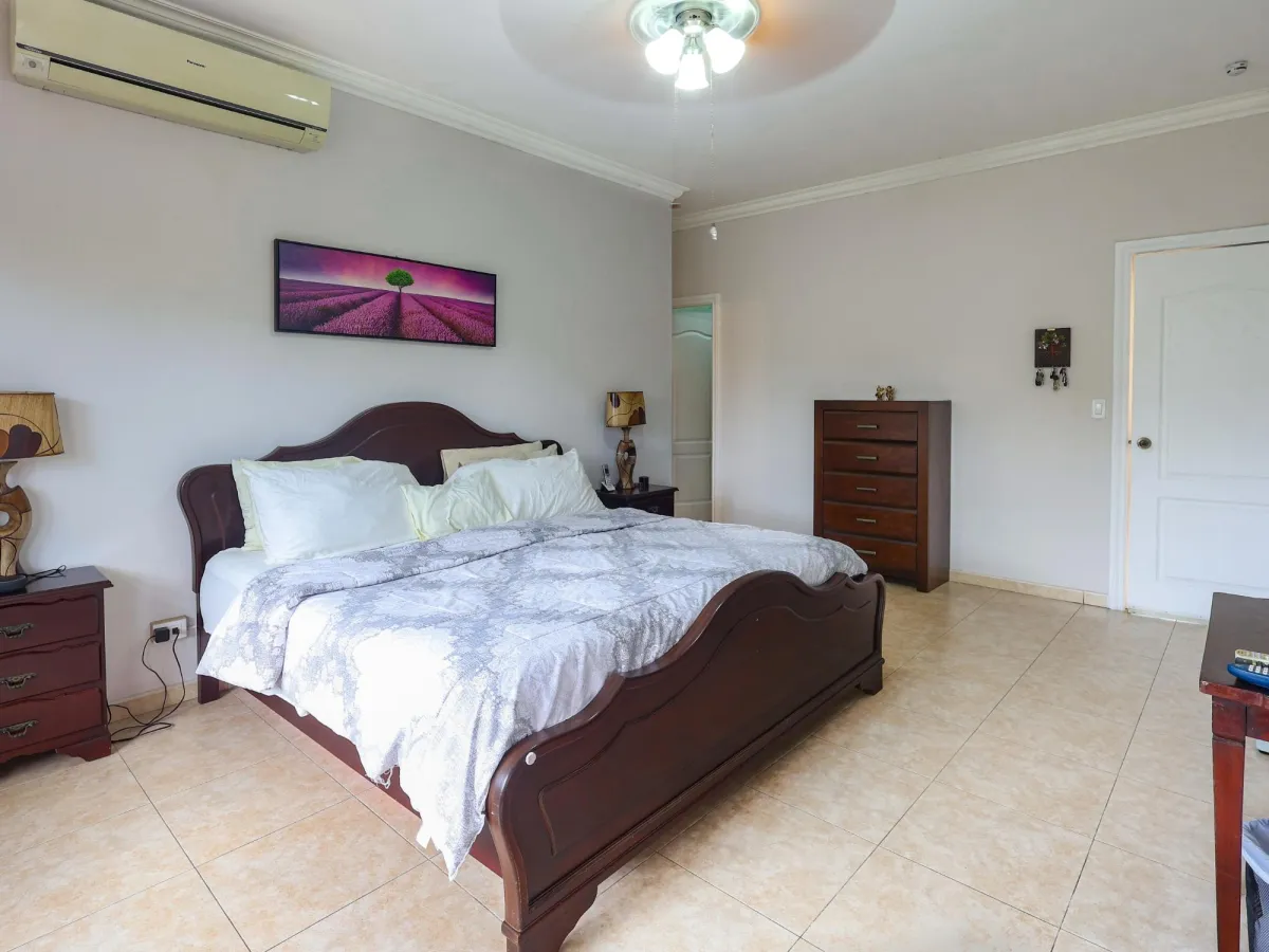 Venta de Casa Unifamiliar en Palmeras del Este, Costa del Este REMODELADA