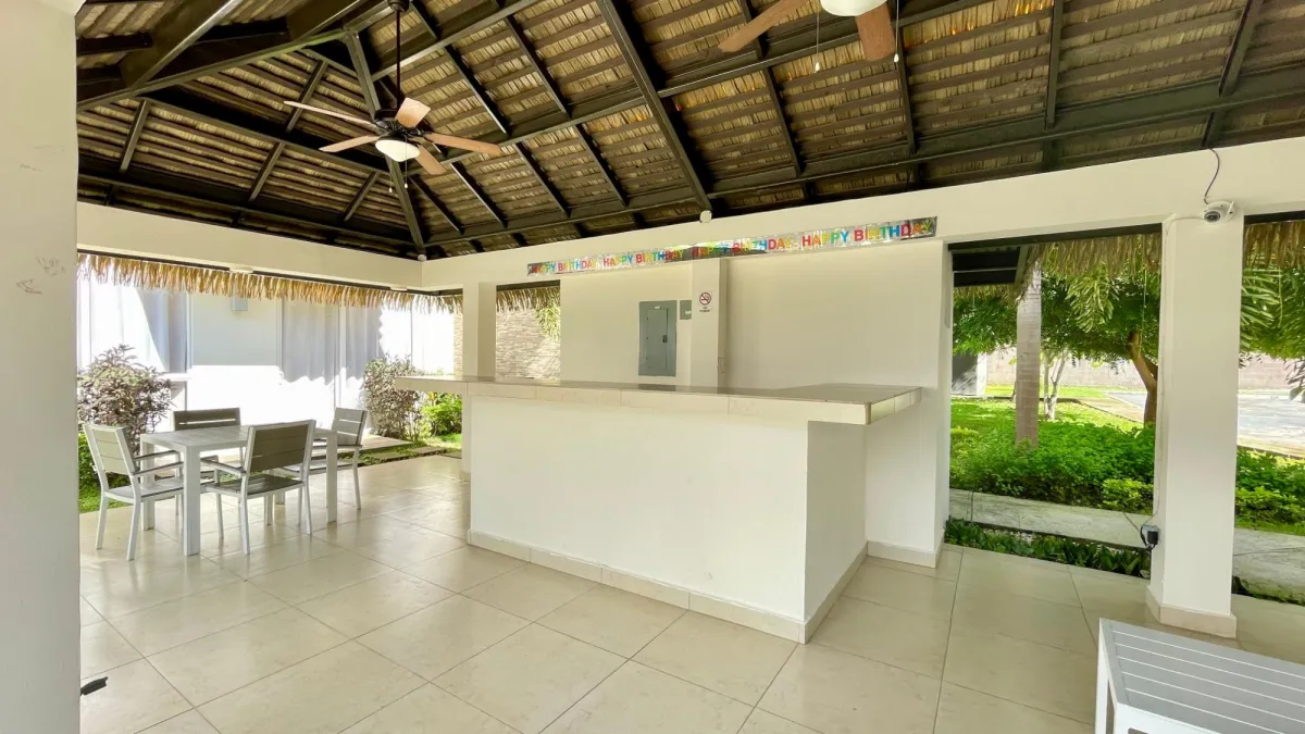 Venta y alquiler en PH Paraiso Village VIP.