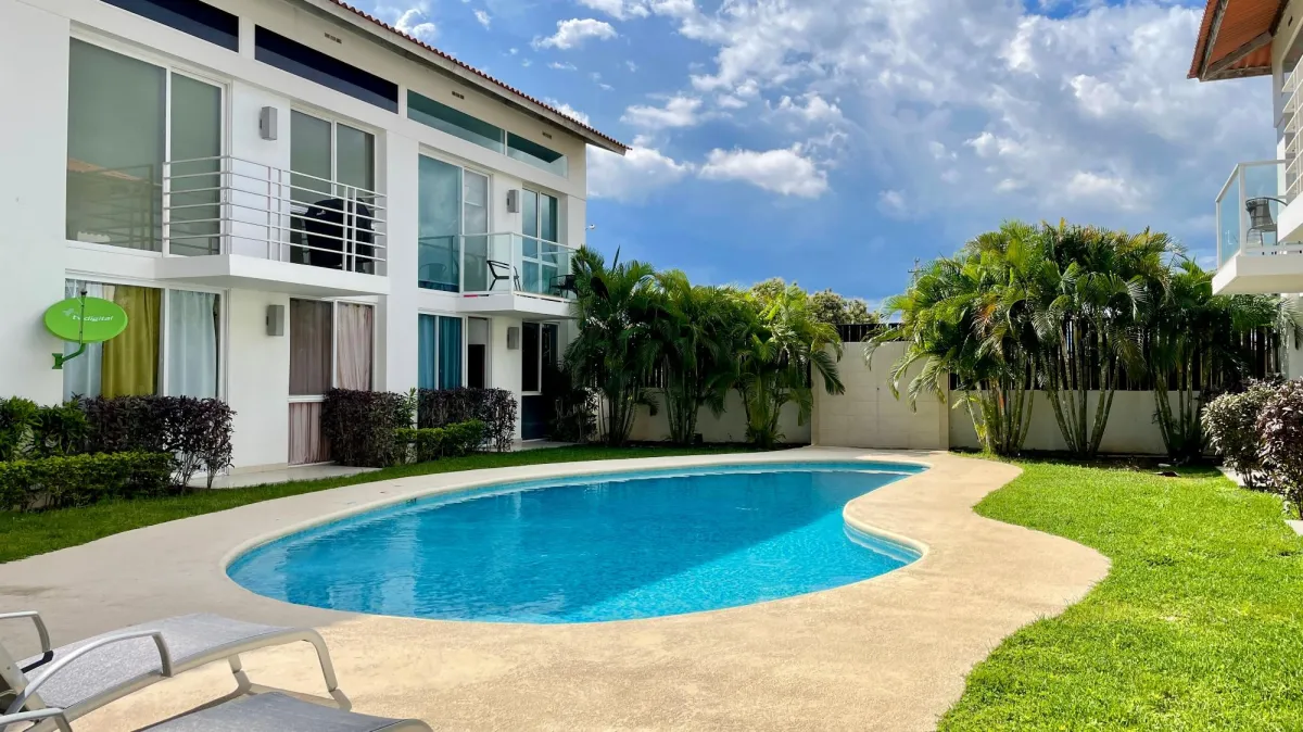 Venta y alquiler en PH Paraiso Village VIP.
