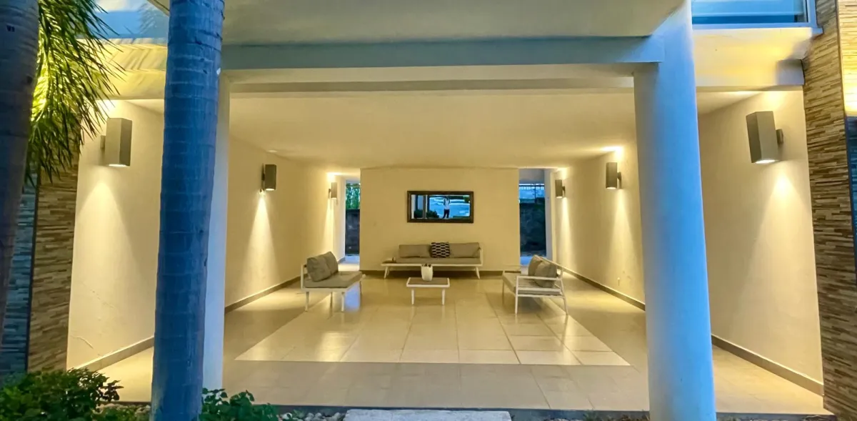 Venta y alquiler en PH Paraiso Village VIP.