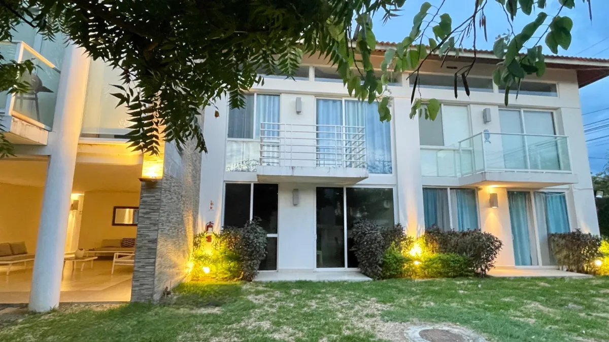 Venta y alquiler en PH Paraiso Village VIP.
