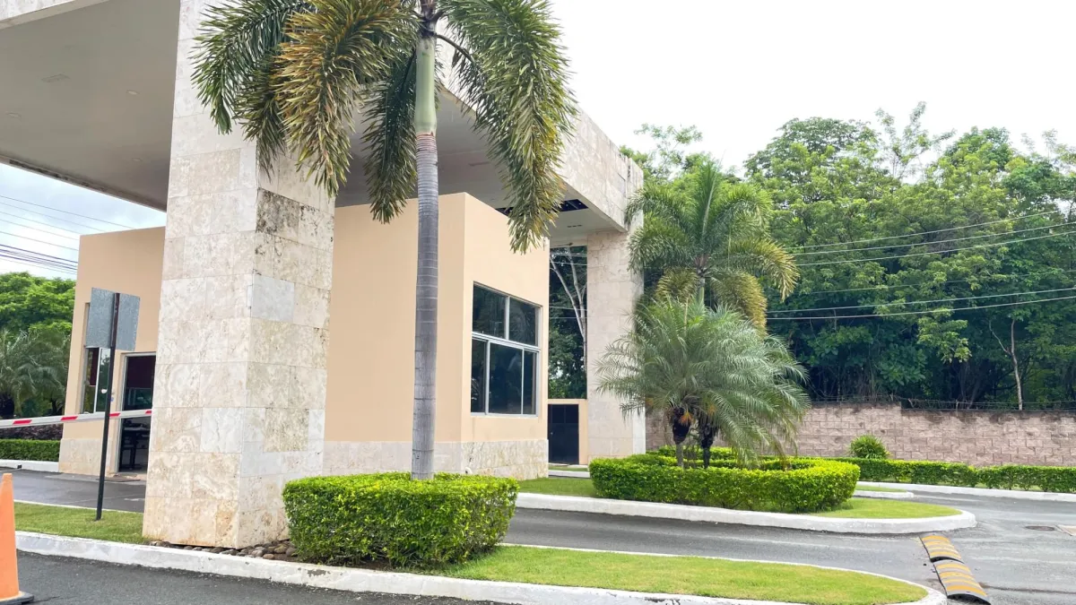 Venta y alquiler en PH Paraiso Village VIP.