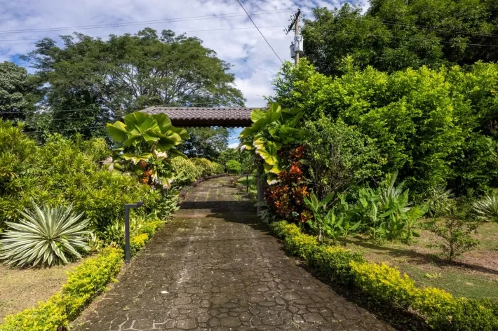 Estate with Ranch Potential Bugaba, Panama