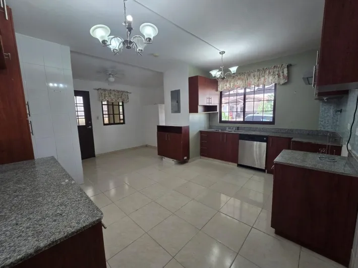 HOUSE FOR SALE PH MIRADOR DEL LAGO