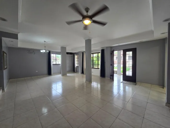 HOUSE FOR SALE PH MIRADOR DEL LAGO