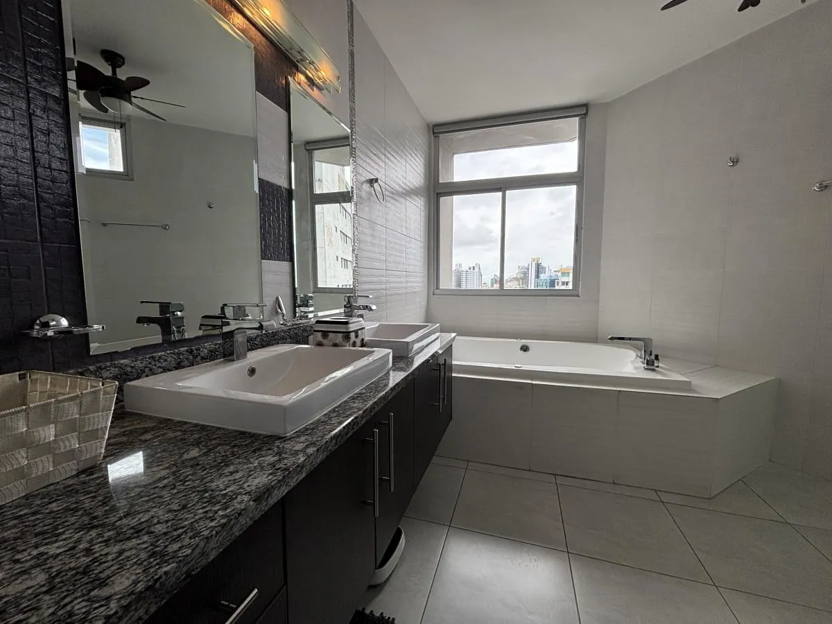 Junior Penthouse for sale in Luxor 100