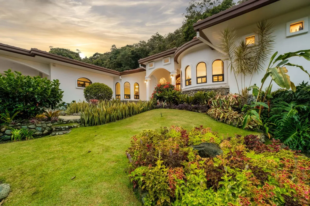 Casa de Lujo con Jardines en Valle Escondido Boquete
