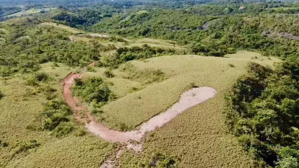 7.5 HECTARES LAND, OCEAN AND MOUNTAINS VIEWS