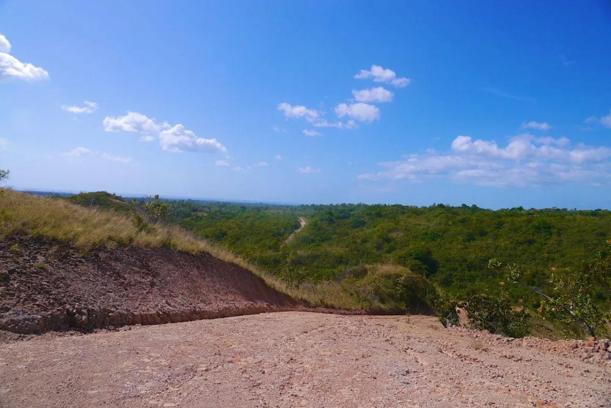7.5 HECTARES LAND, OCEAN AND MOUNTAINS VIEWS