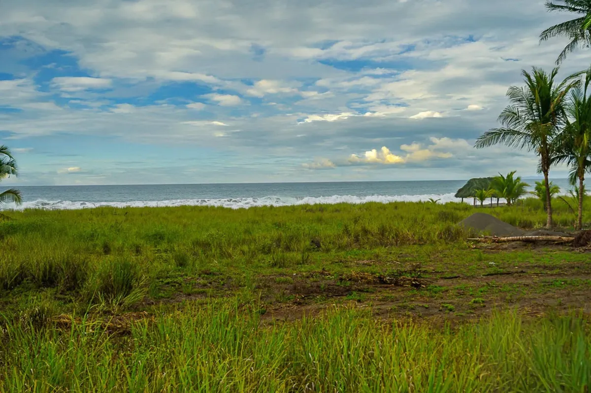 Lote frente al mar en venta