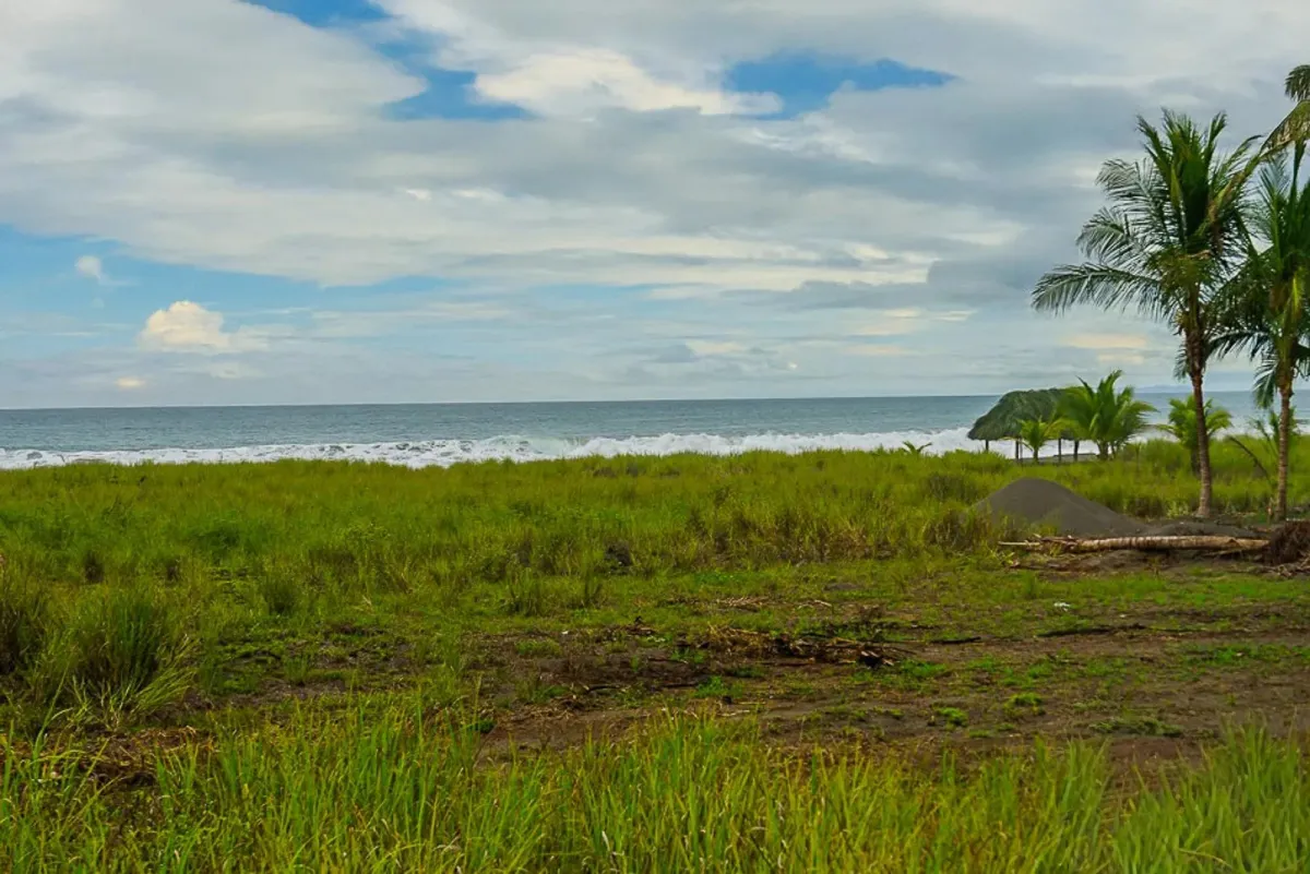 Lote frente al mar en venta