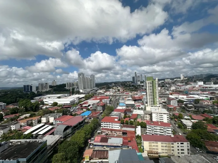 Remodeled apartment for sale in PH Venezia Tower