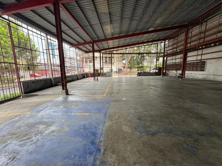 Commercial Warehouse for Sale located in Santa ana