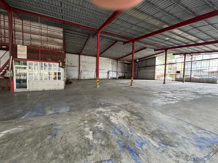 Commercial Warehouse for Sale located in Santa ana