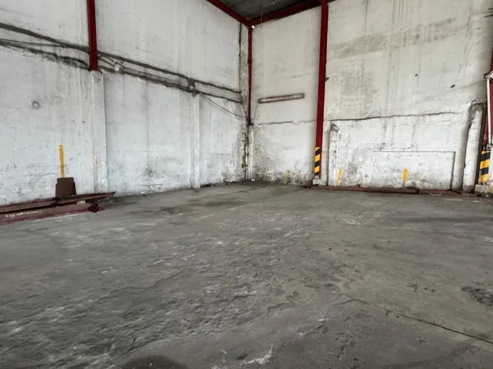 Commercial Warehouse for Sale located in Santa ana