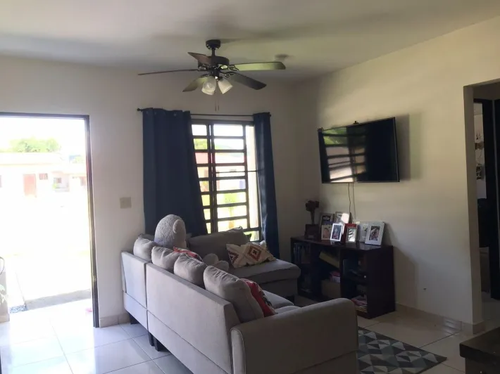Cornered house for sale in San Carlitos (David)