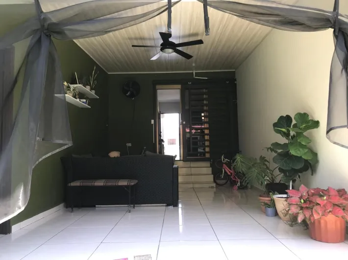 Cornered house for sale in San Carlitos (David)