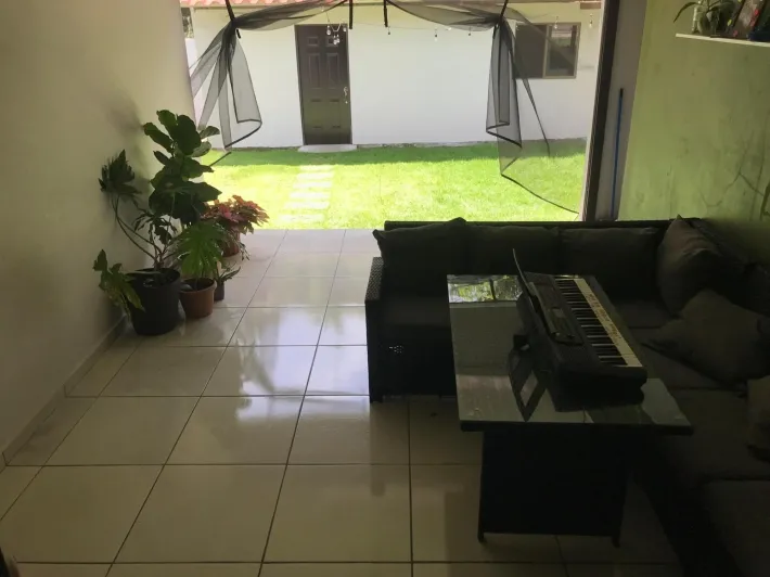 Cornered house for sale in San Carlitos (David)