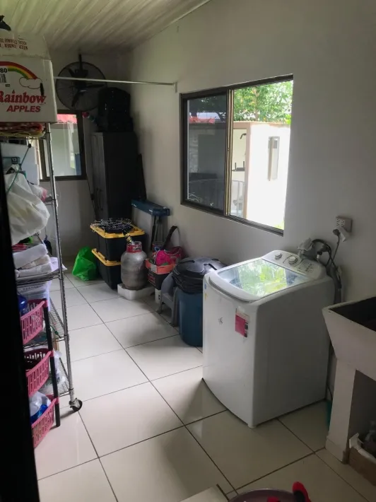 Cornered house for sale in San Carlitos (David)