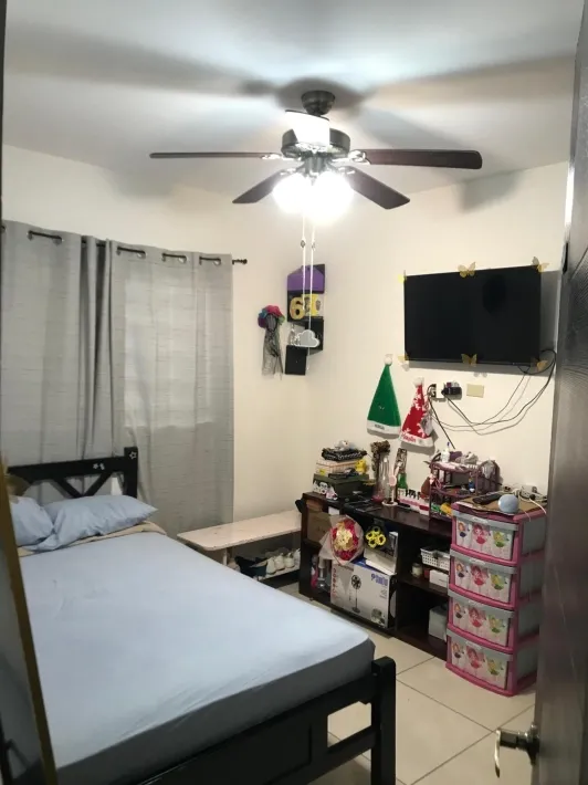 Cornered house for sale in San Carlitos (David)