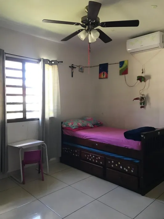 Cornered house for sale in San Carlitos (David)