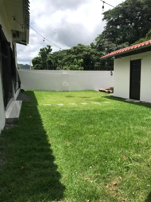 Cornered house for sale in San Carlitos (David)
