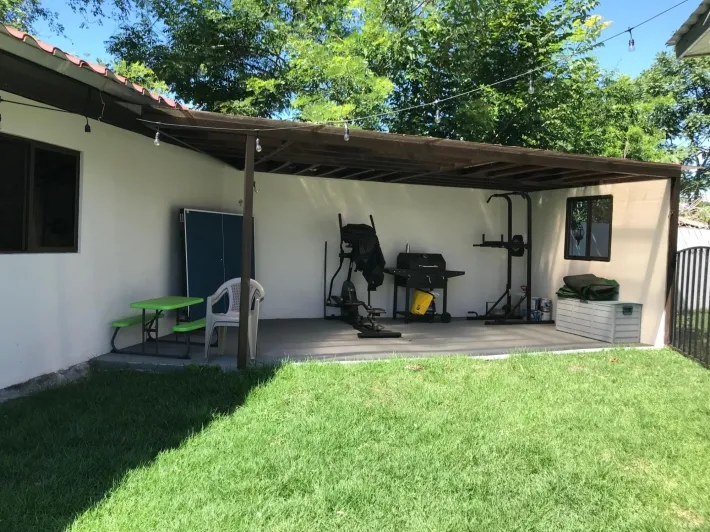 Cornered house for sale in San Carlitos (David)