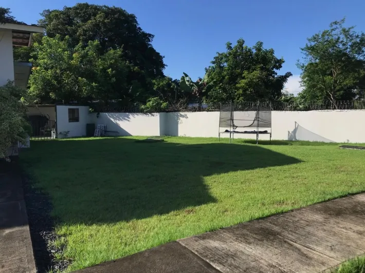 Cornered house for sale in San Carlitos (David)