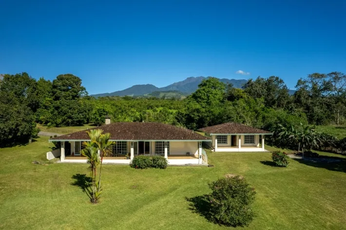 Refined Equestrian Retreat in Potrerillos Rovira