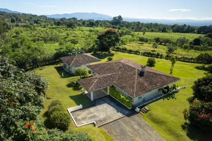 Refined Equestrian Retreat in Potrerillos Rovira