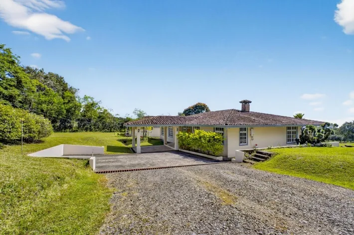 Refined Equestrian Retreat in Potrerillos Rovira