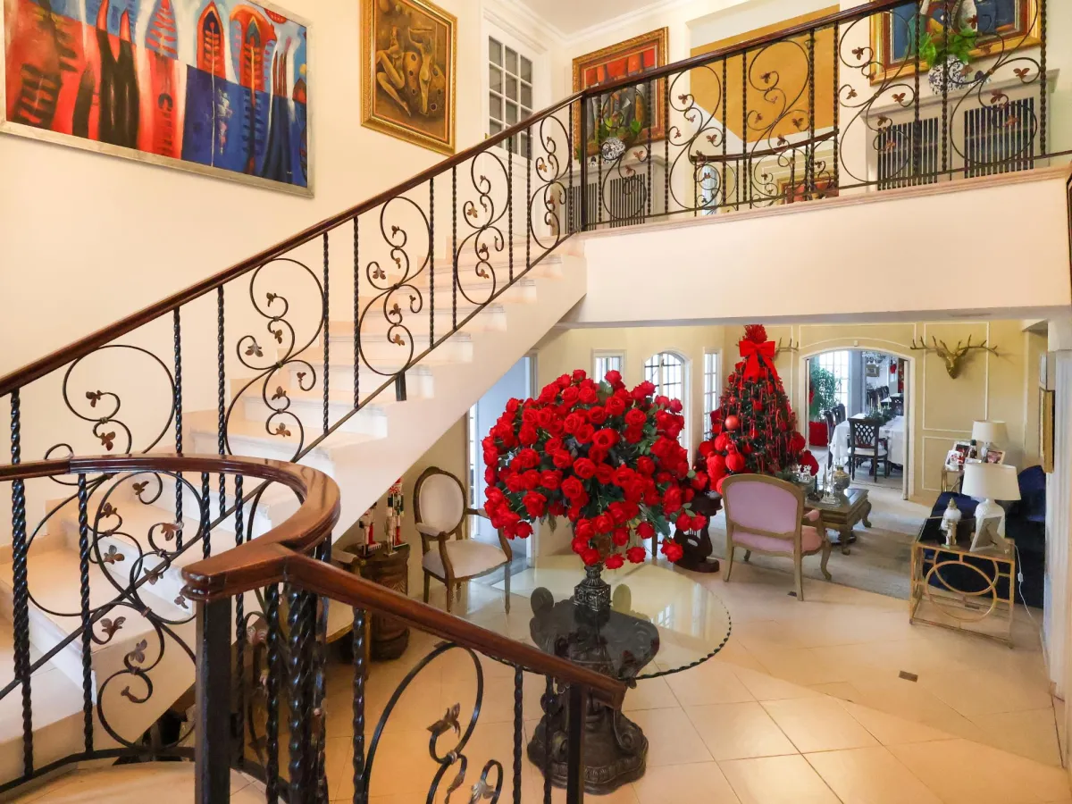 Venta de casa de 2 niveles en Altos de Panamá