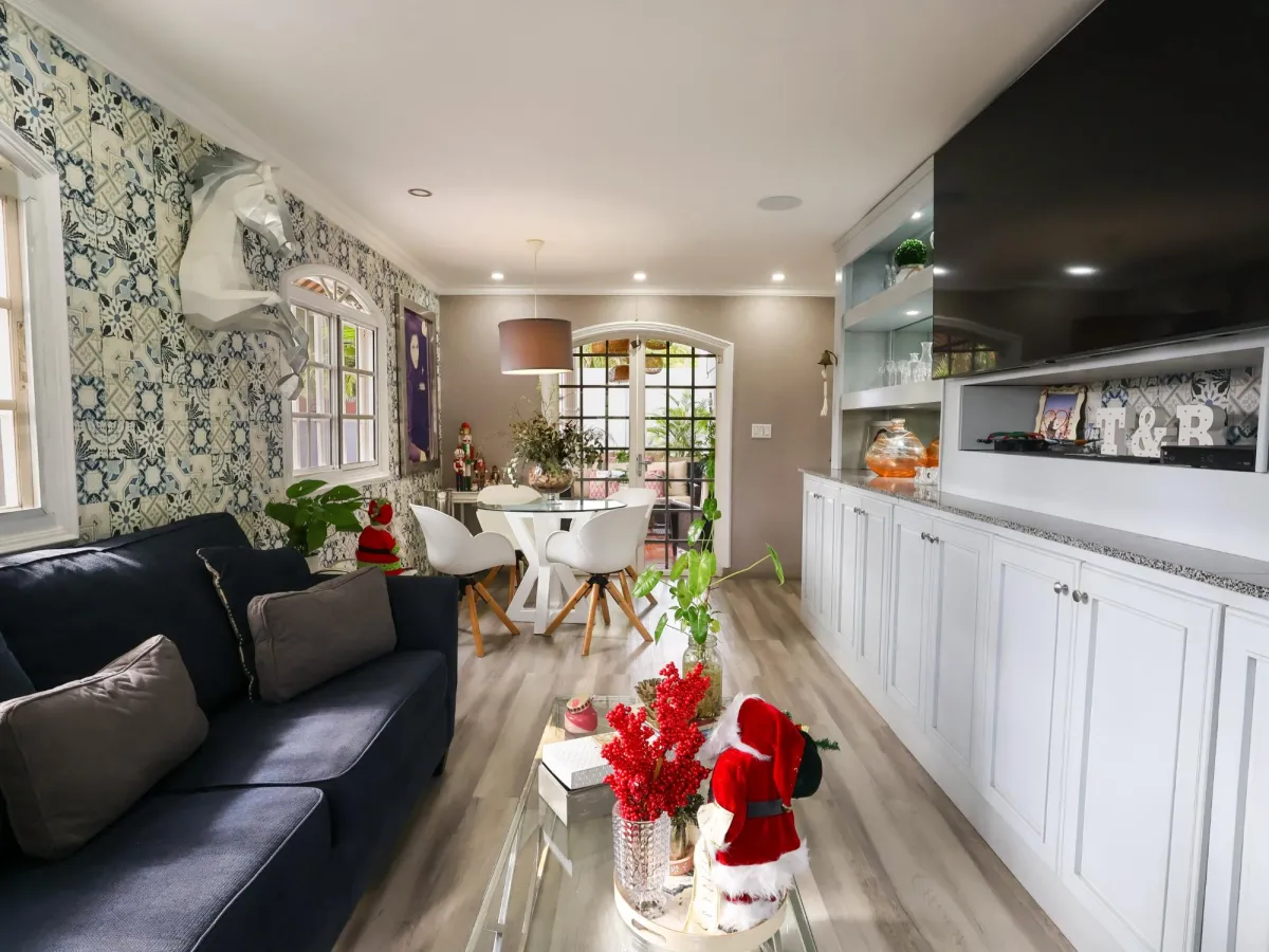Venta de casa de 2 niveles en Altos de Panamá