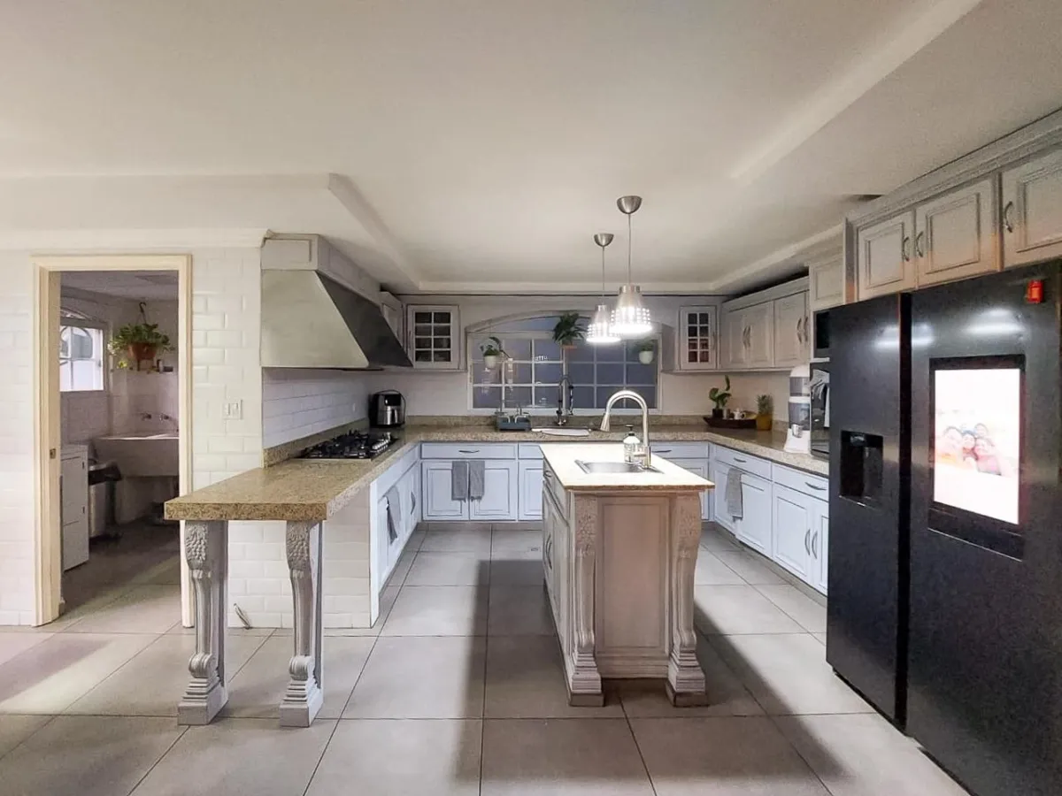Venta de casa de 2 niveles en Altos de Panamá