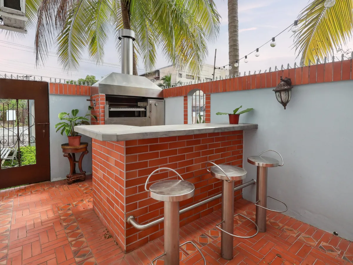 Venta de casa de 2 niveles en Altos de Panamá