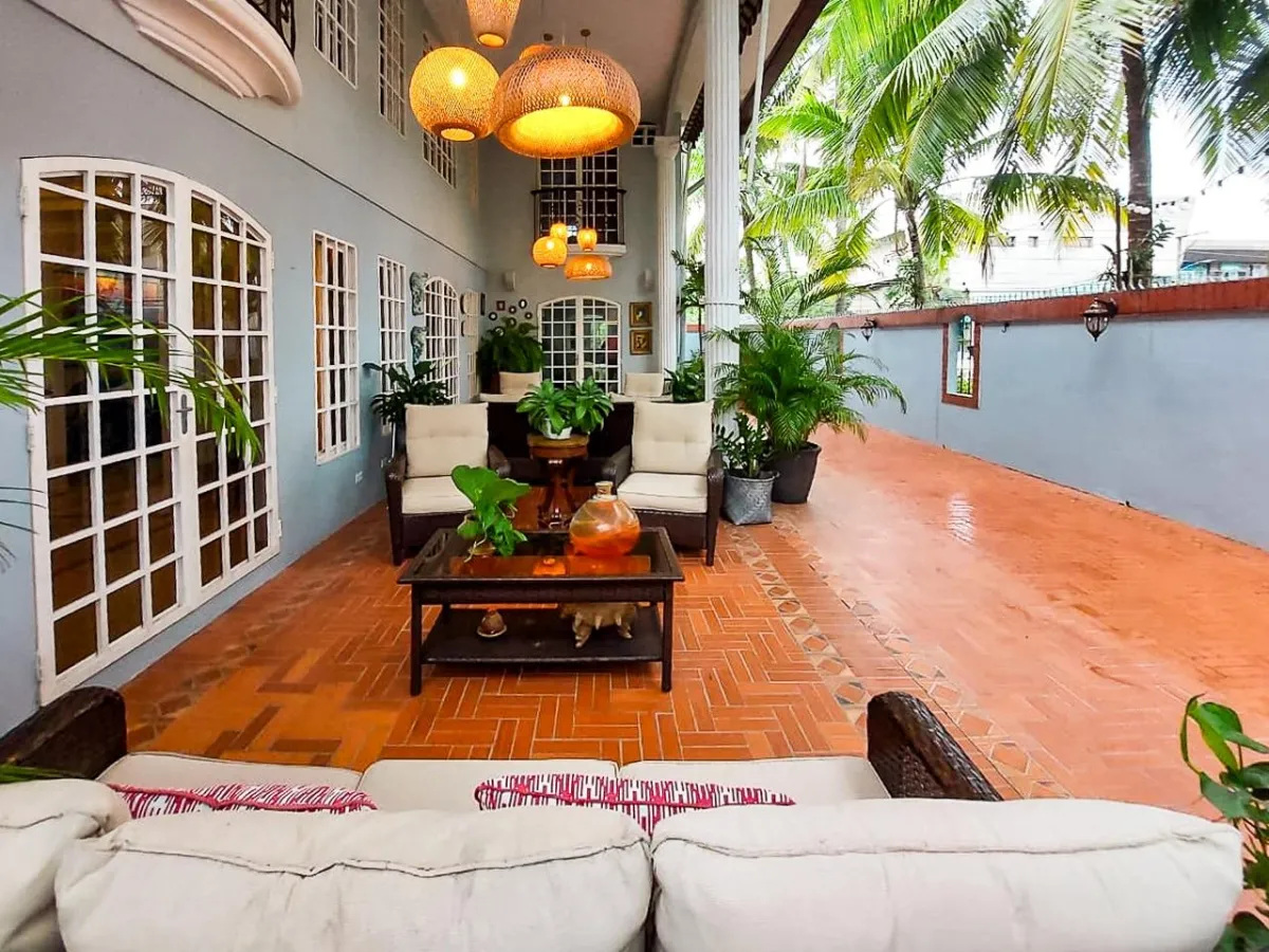 Venta de casa de 2 niveles en Altos de Panamá