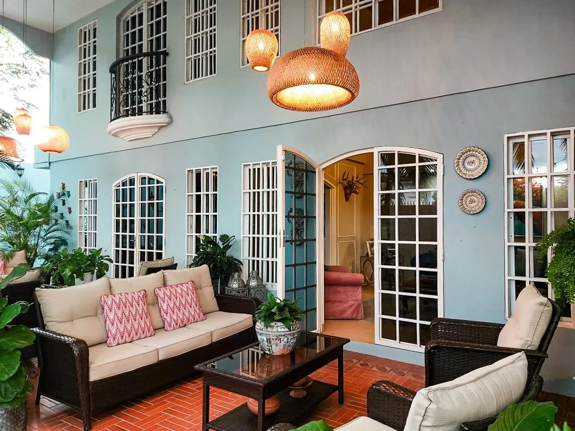 Venta de casa de 2 niveles en Altos de Panamá