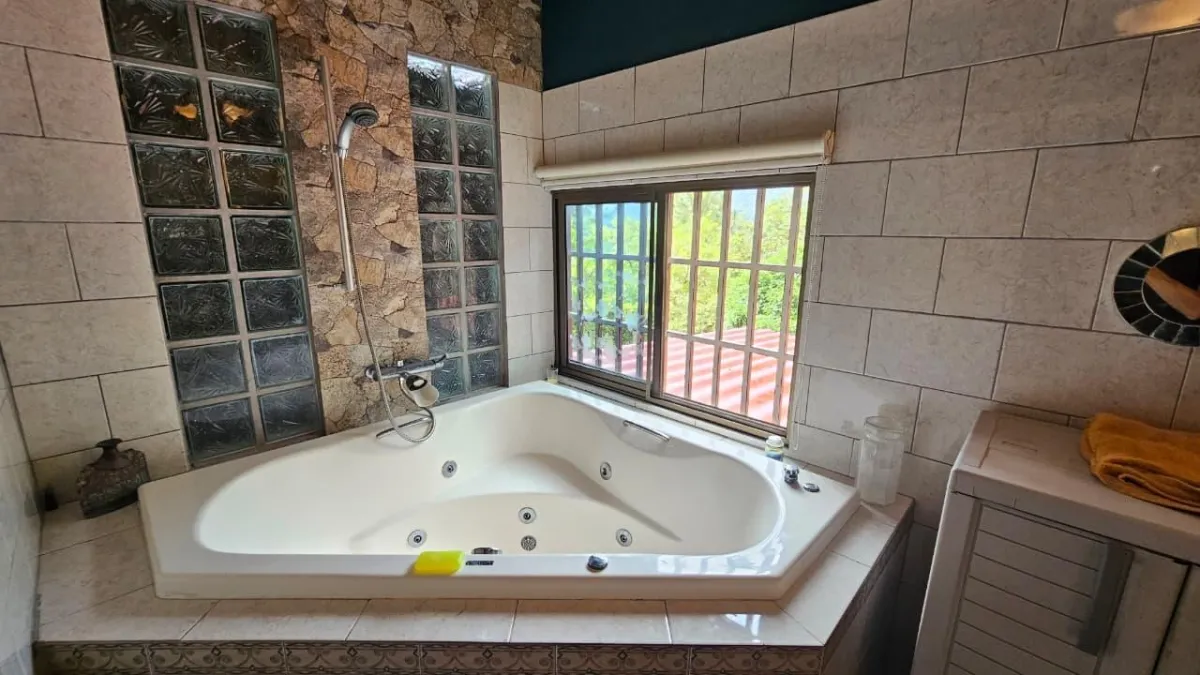 2 Bed Home in Altos Del Maria with Picacho Views