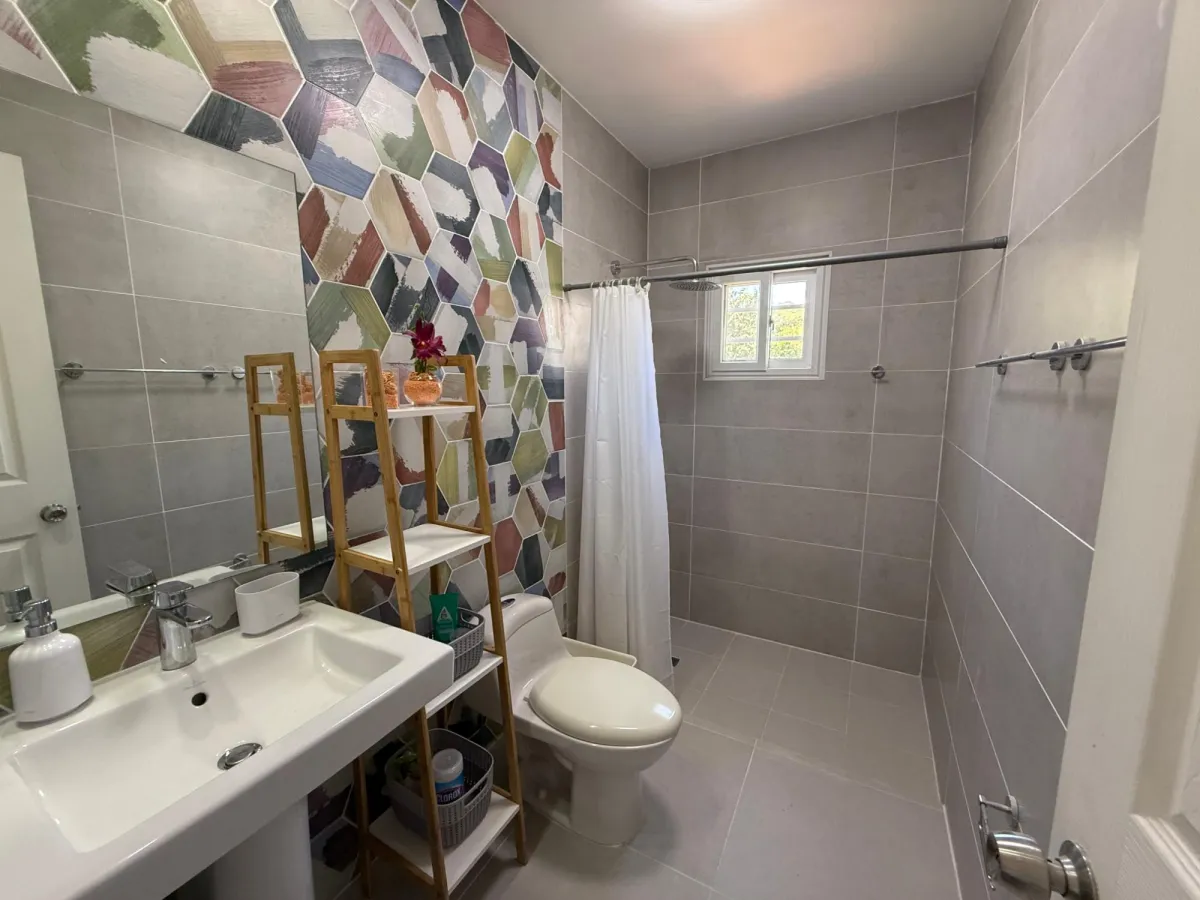 Vive en Tranquilidad: Casa Amoblada en Alquiler en Las Lajas de Chame