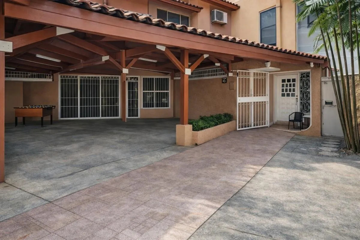 SE VENDE - comercial con patio en Obarrio – Zonificación 1ZM6 -
