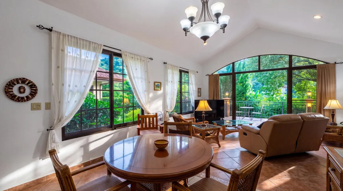 Dos Villas con 6 Habitaciones y Vistas a la Montaña.