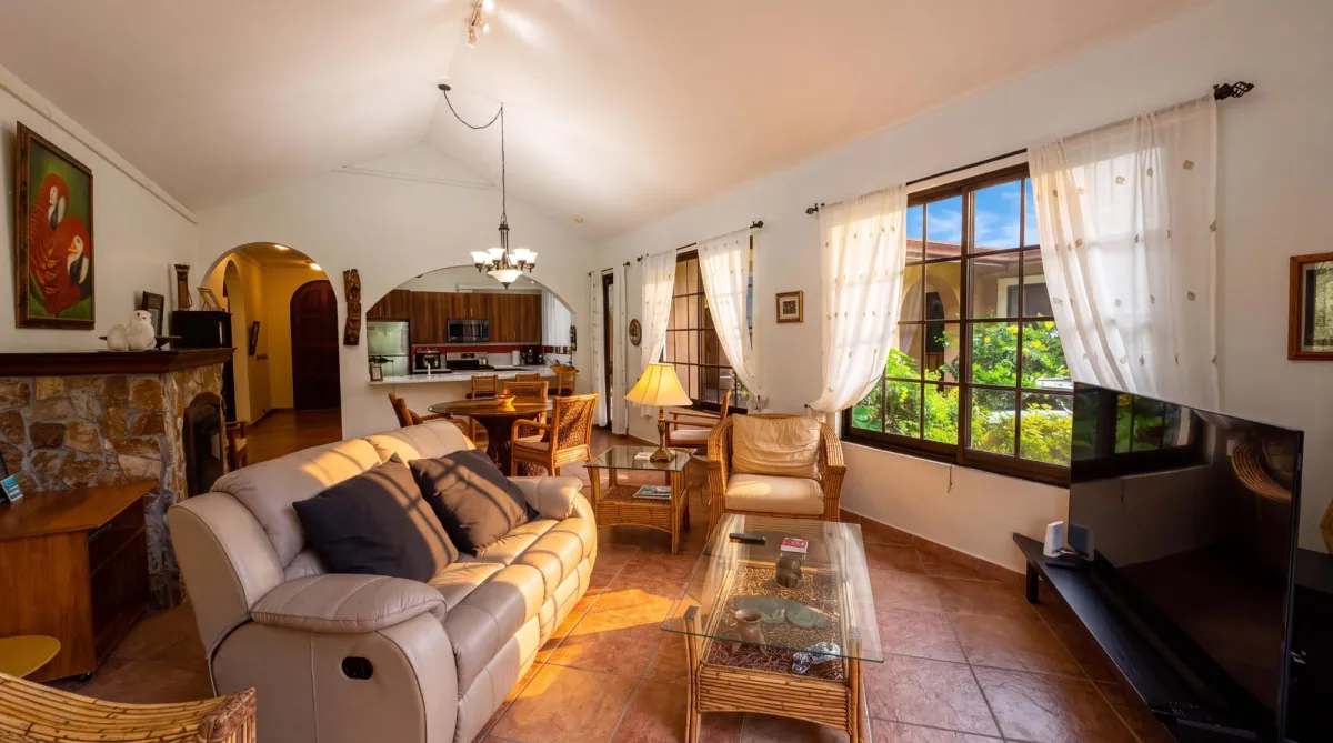 Dos Villas con 6 Habitaciones y Vistas a la Montaña.