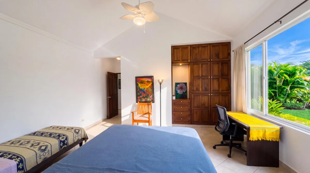 Dos Villas con 6 Habitaciones y Vistas a la Montaña.
