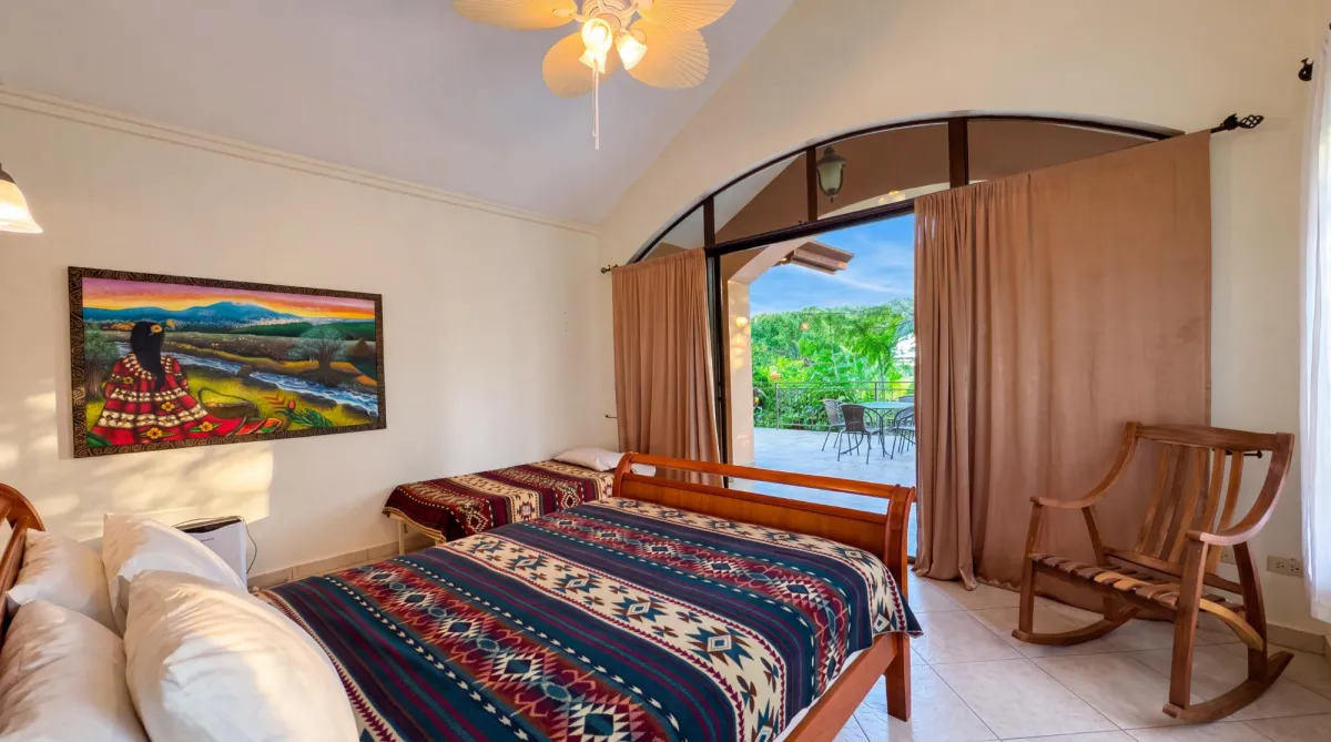 Dos Villas con 6 Habitaciones y Vistas a la Montaña.