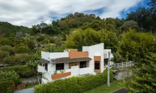 Retiro en el centro de Boquete en un lote de 800 m²