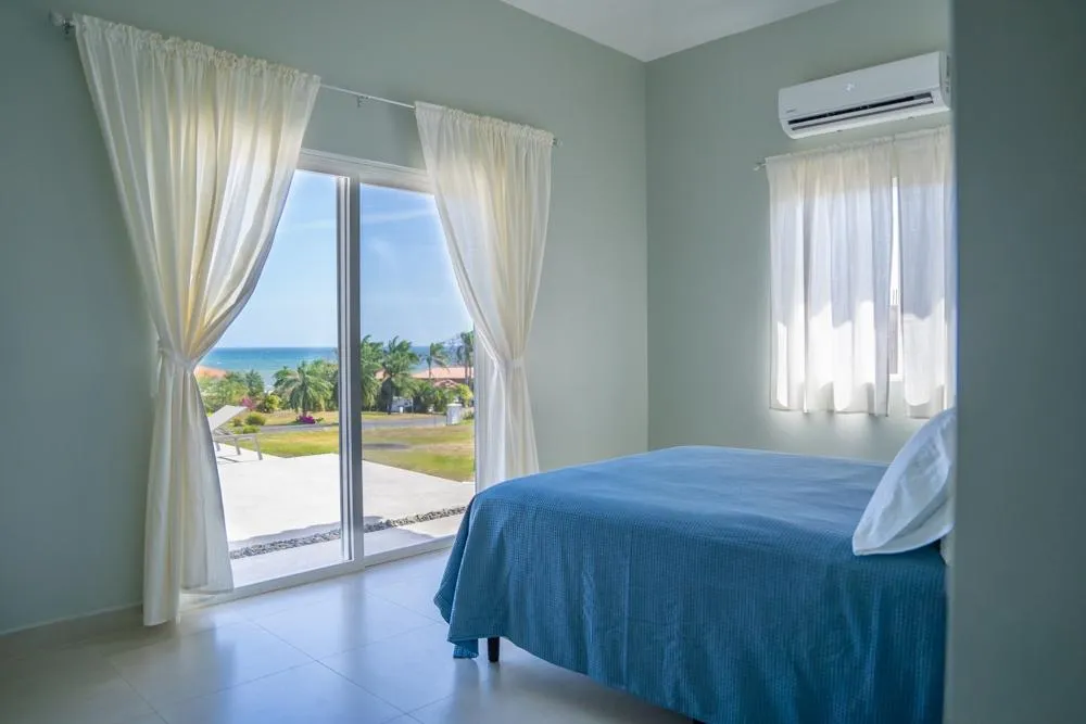 Casa Moderna con Vista al Mar en Andromeda Estates Pedasi