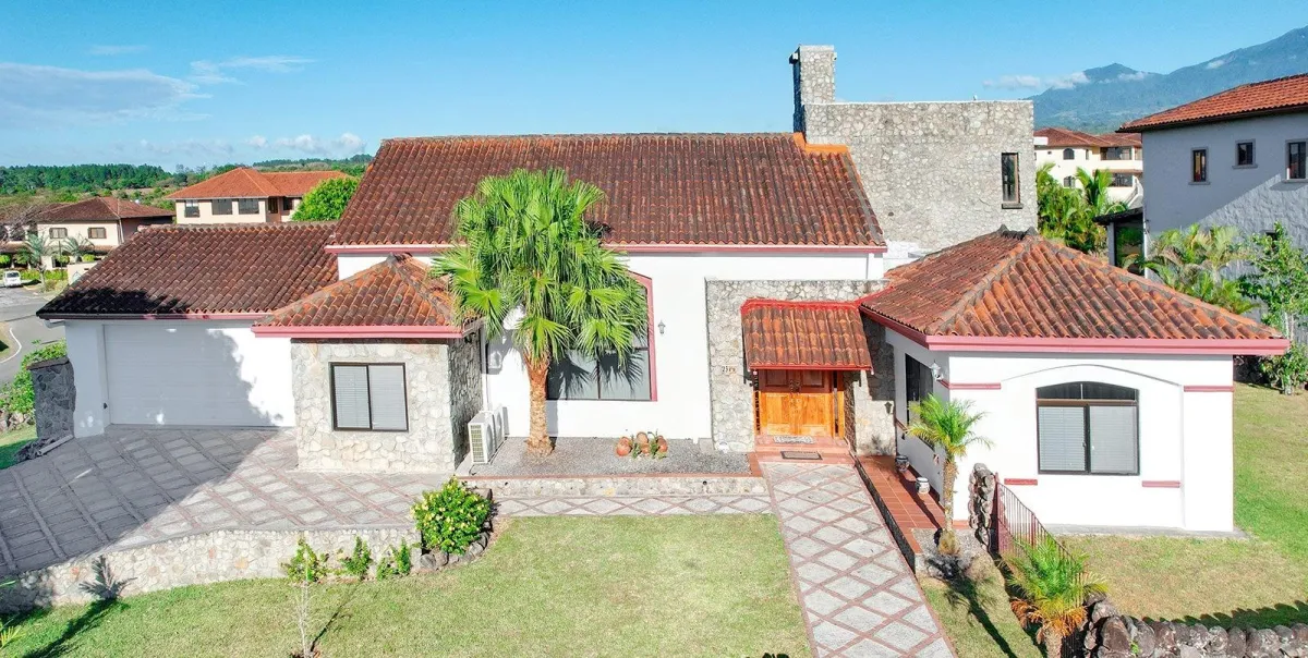 Casa Distintiva en Los Molinos | Boquete, Panamá