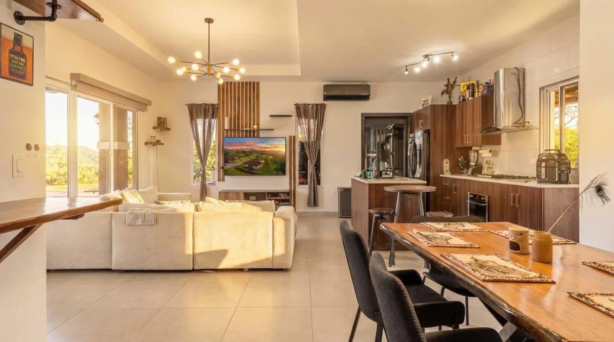 Moderna Casa Amoblada de 2 Recámaras en Boquete Canyon Village