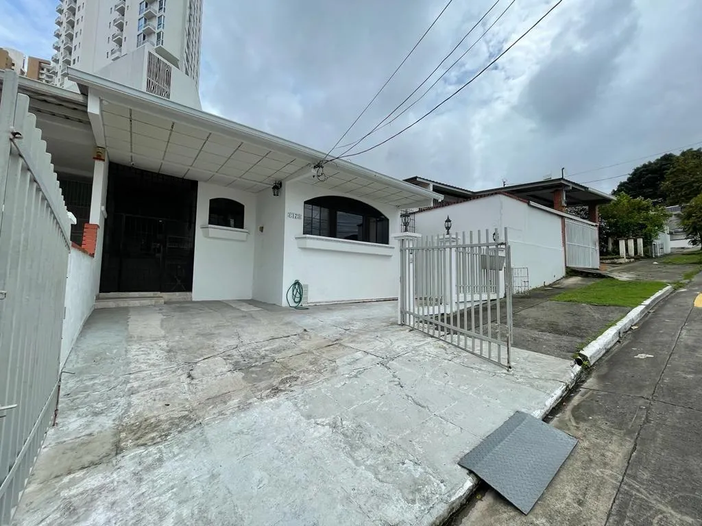 Venta de Casa en Hato Pintado, Pueblo Nuevo.